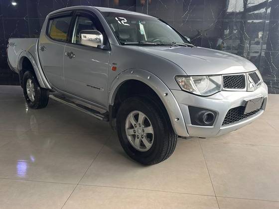MITSUBISHI L200 TRITON 3.2 XB 4X4 CD 16V TURBO INTERCOOLER DIESEL 4P MANUAL MITSUBISHI L200 TRITON 3.2 XB 4X4 CD 16V TURBO INTERCOOLER DIESEL 4P MANUAL